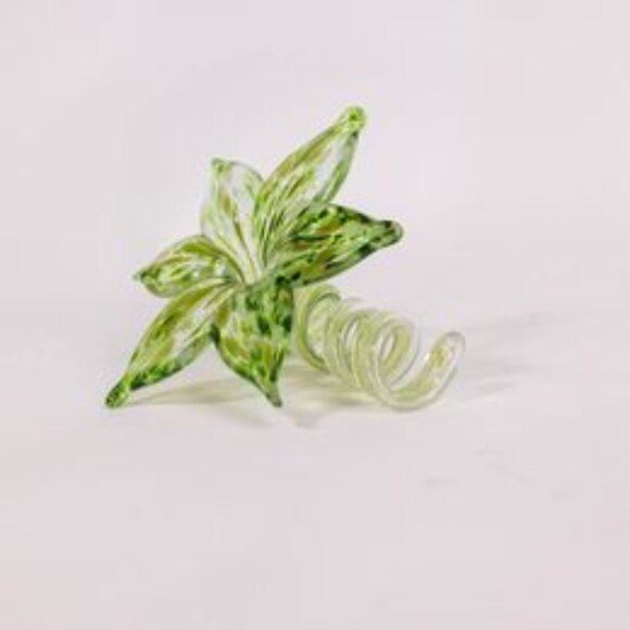 Blown Glass 6 Petal flower Green twisted stem and flecks - Picture 4 of 10